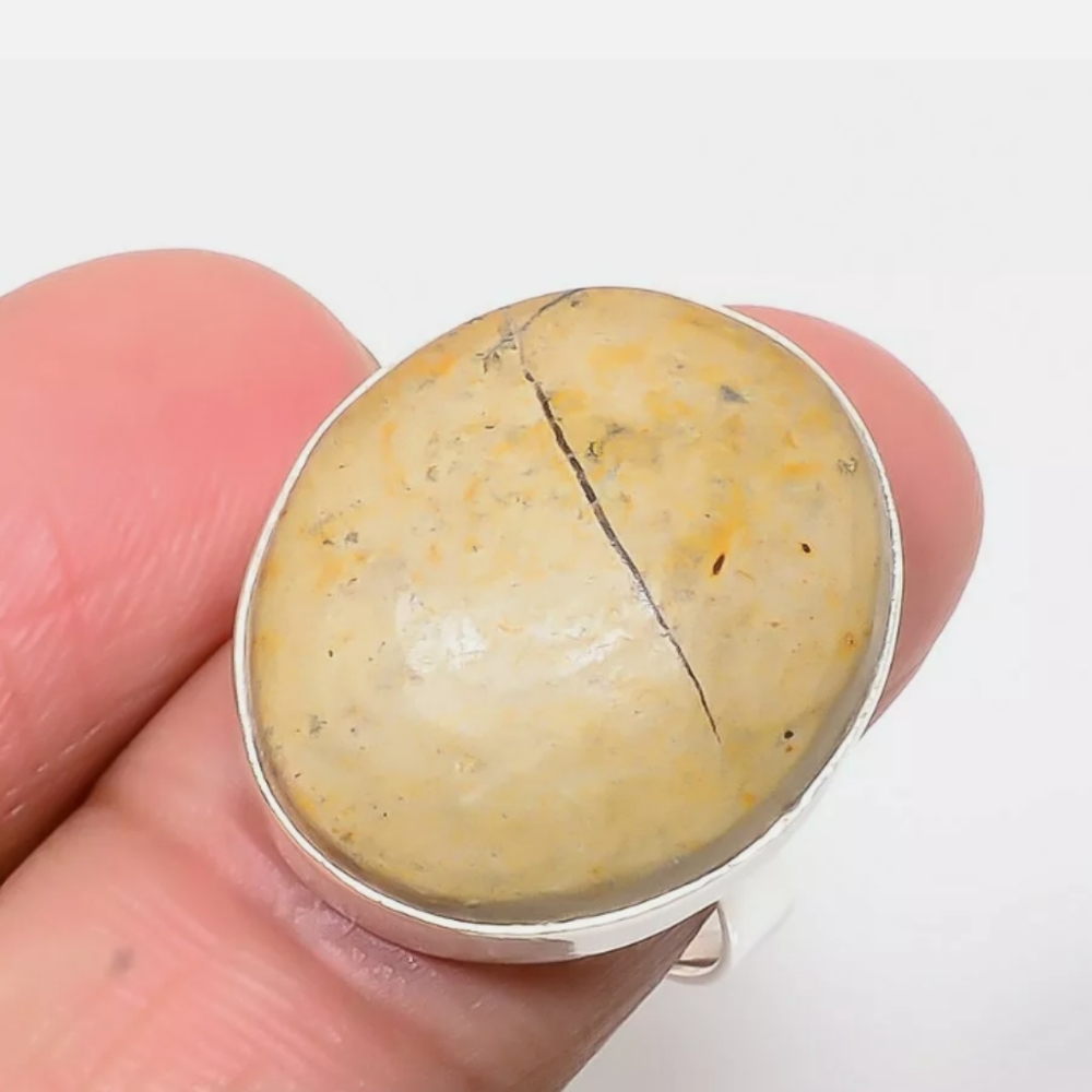 Stunning jasper ring with natural line running thr